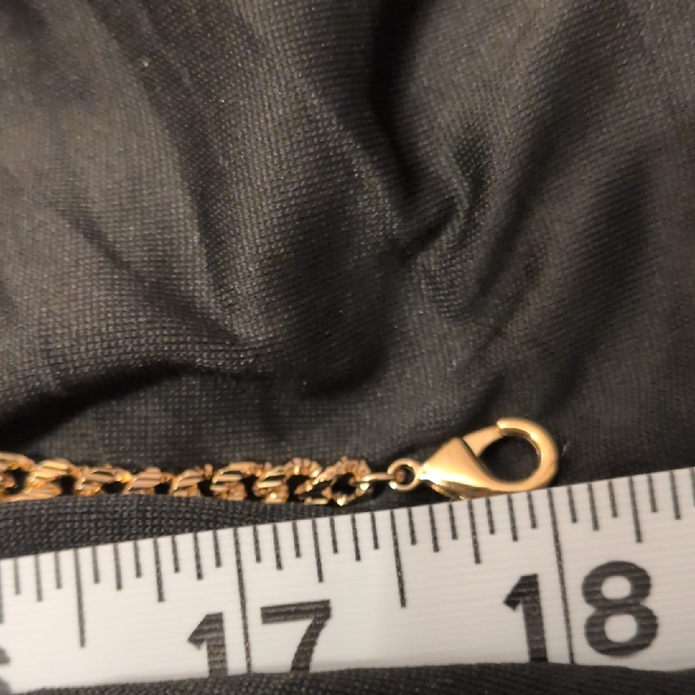 MAYAMAR Gold Curb Chain Necklace - Picture 4 of 9